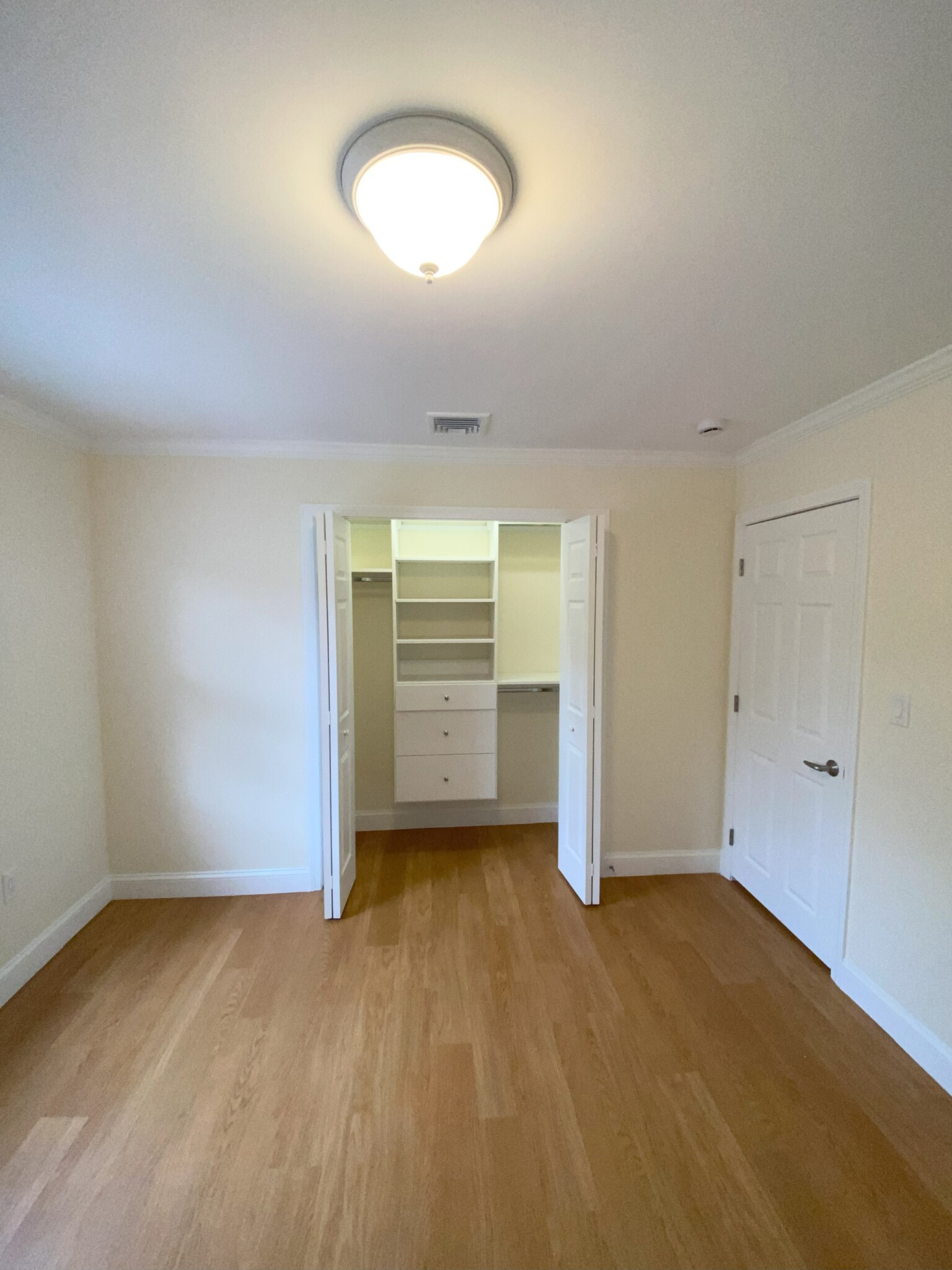 12 Waterfall Dr, Canton