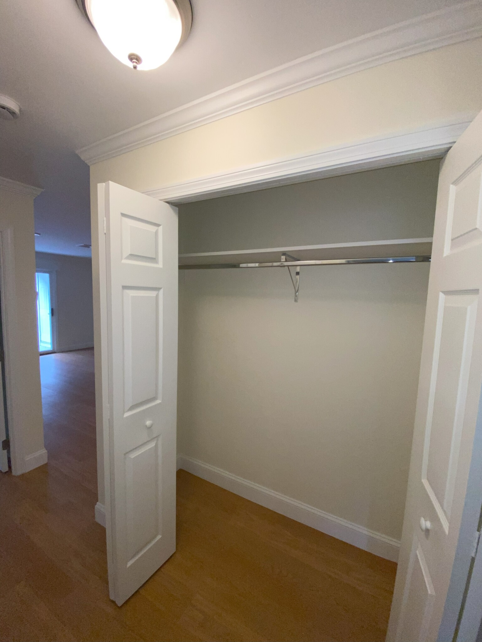 12 Waterfall Dr, Canton