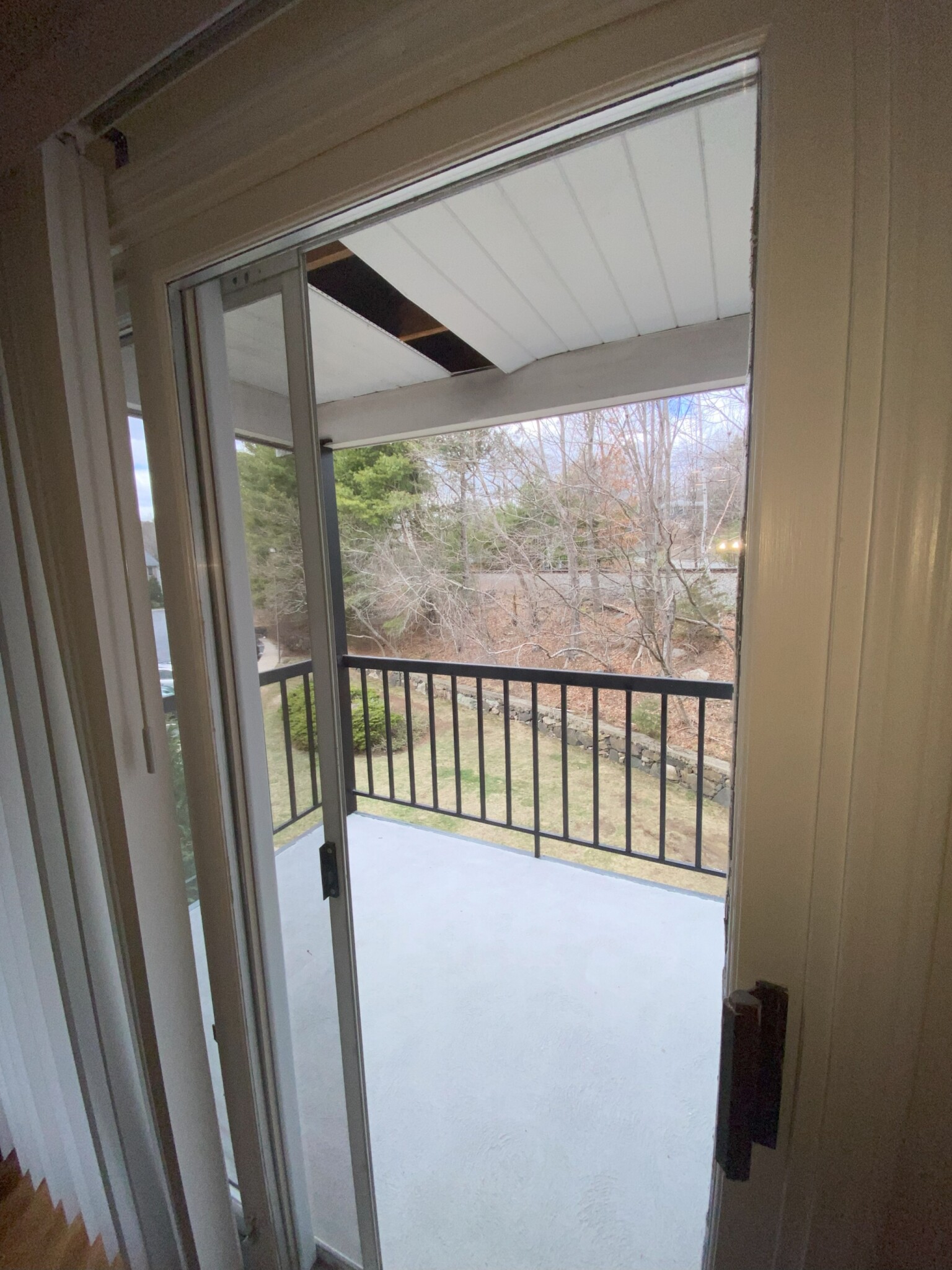 12 Waterfall Dr, Canton