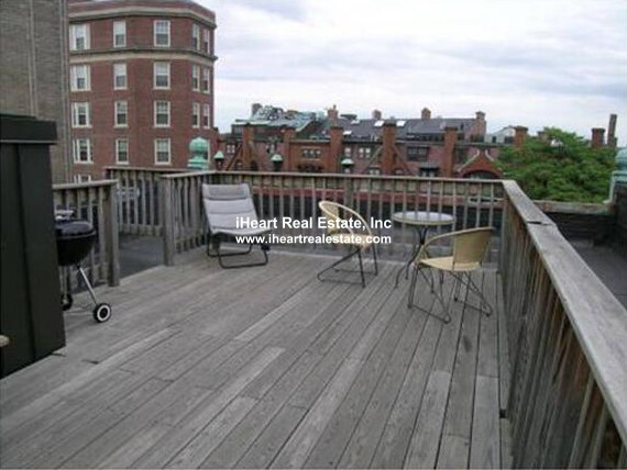 591 Beacon St, Fenway