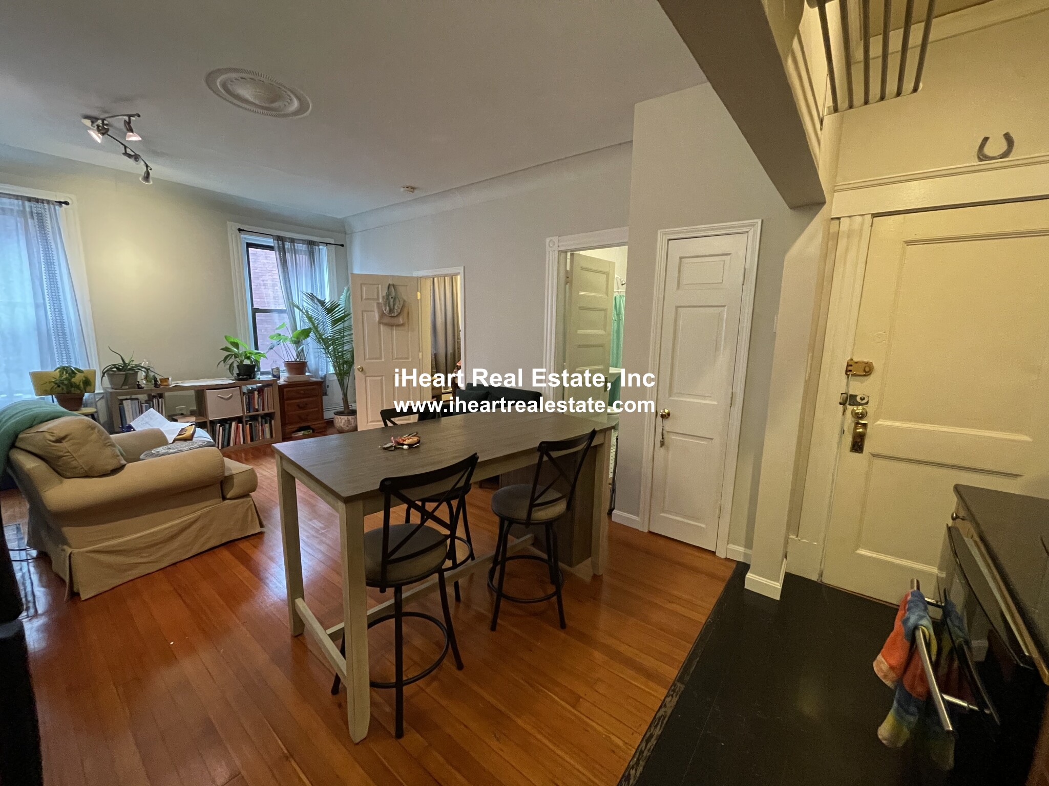 591 Beacon St, Fenway