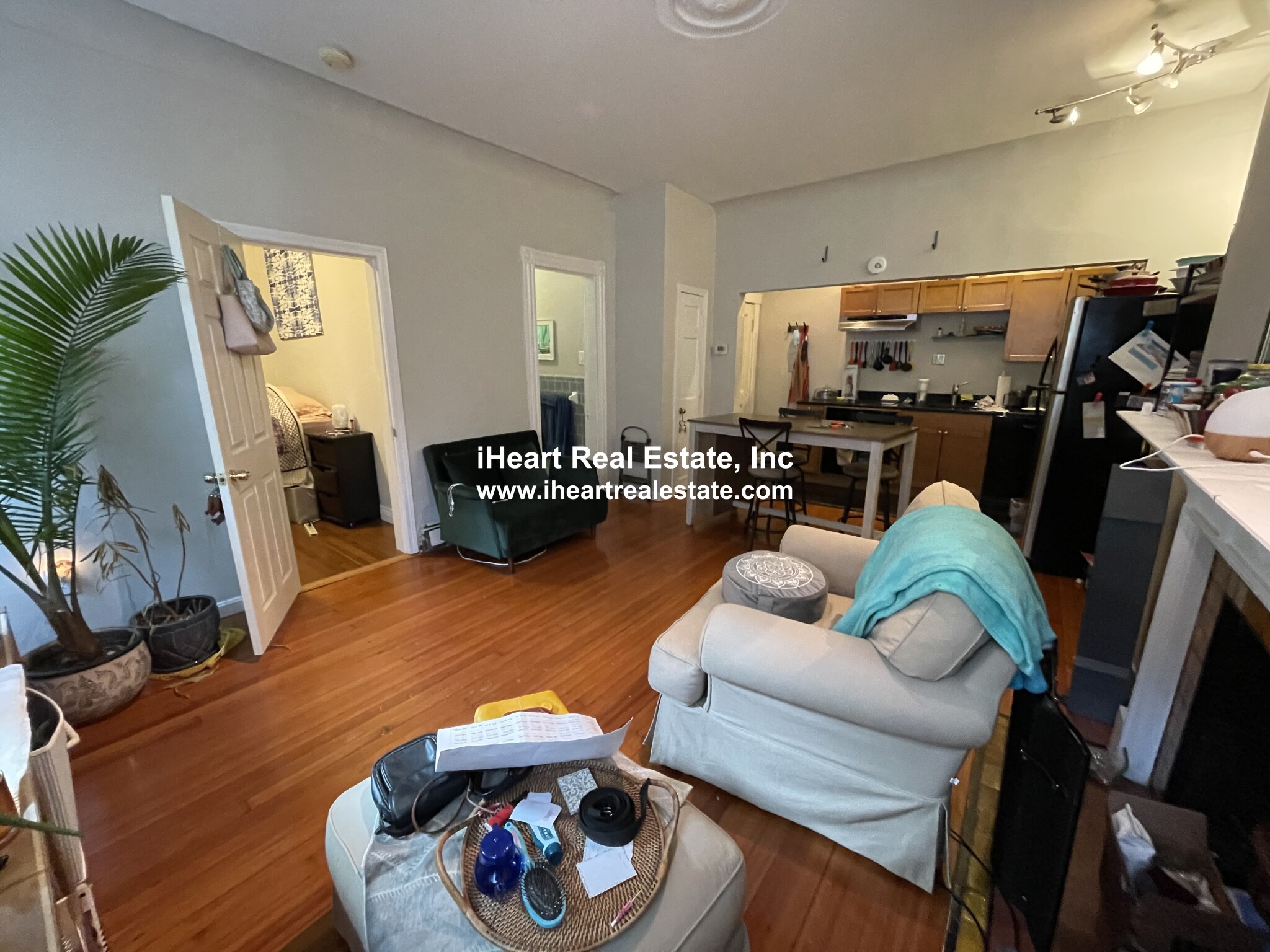 591 Beacon St, Fenway