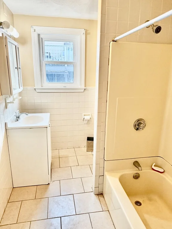 78 Summer St, Everett