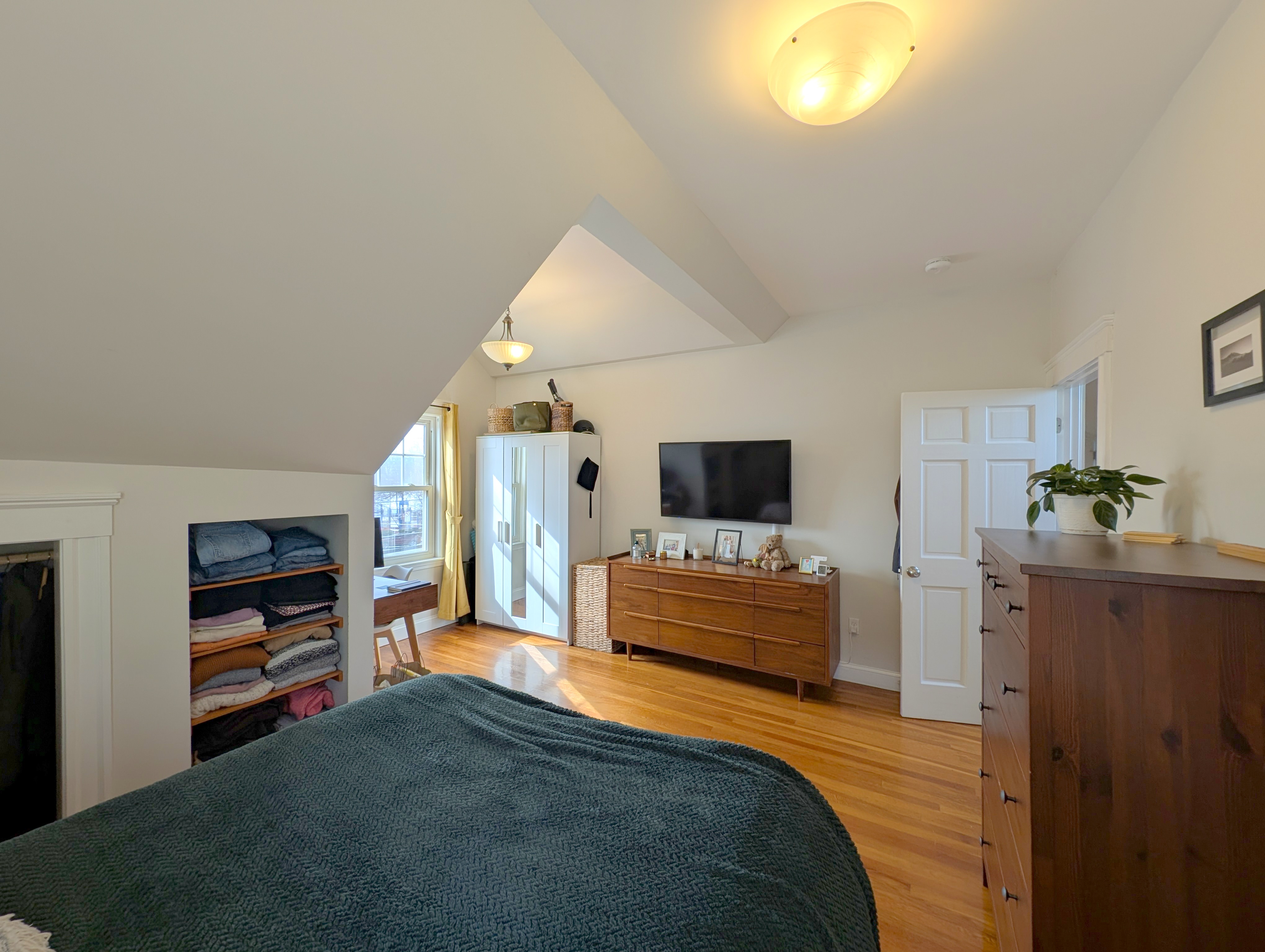 472 Main St, Medford