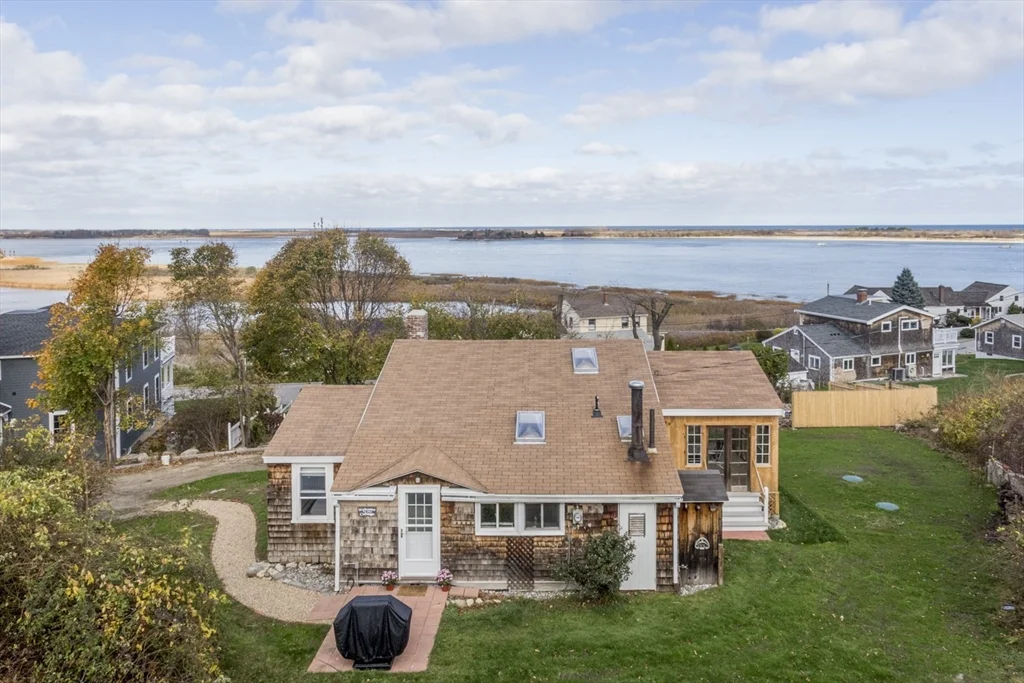 43 Bayview Rd, Great Neck