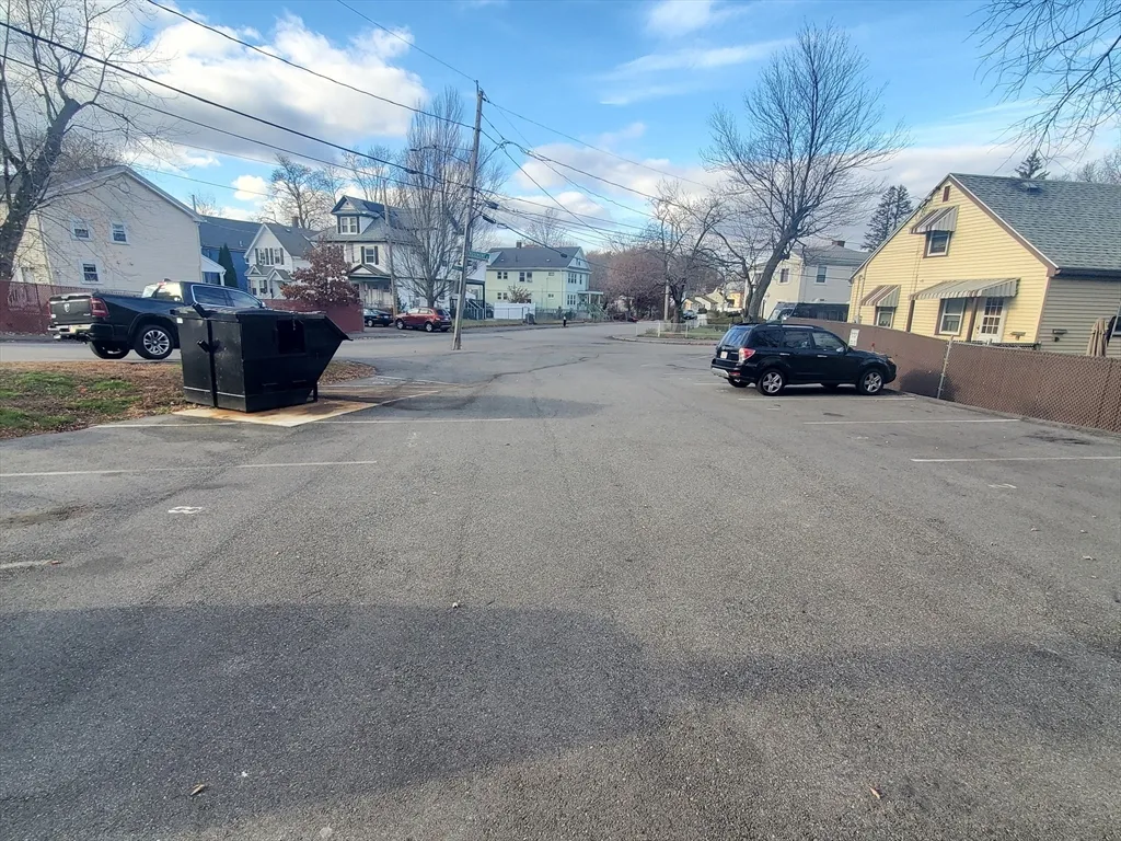 4 Oakcrest, Hyde Park