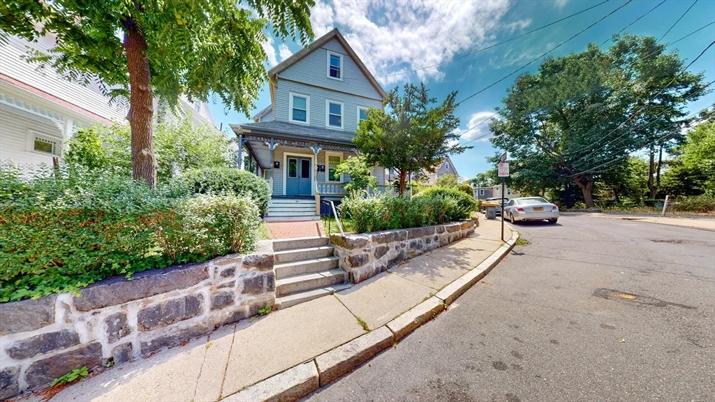32 Thornton St, Roxbury