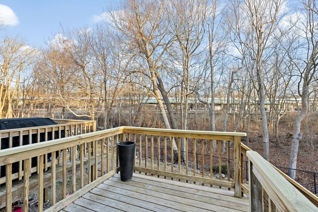 196 Summer St, World's End