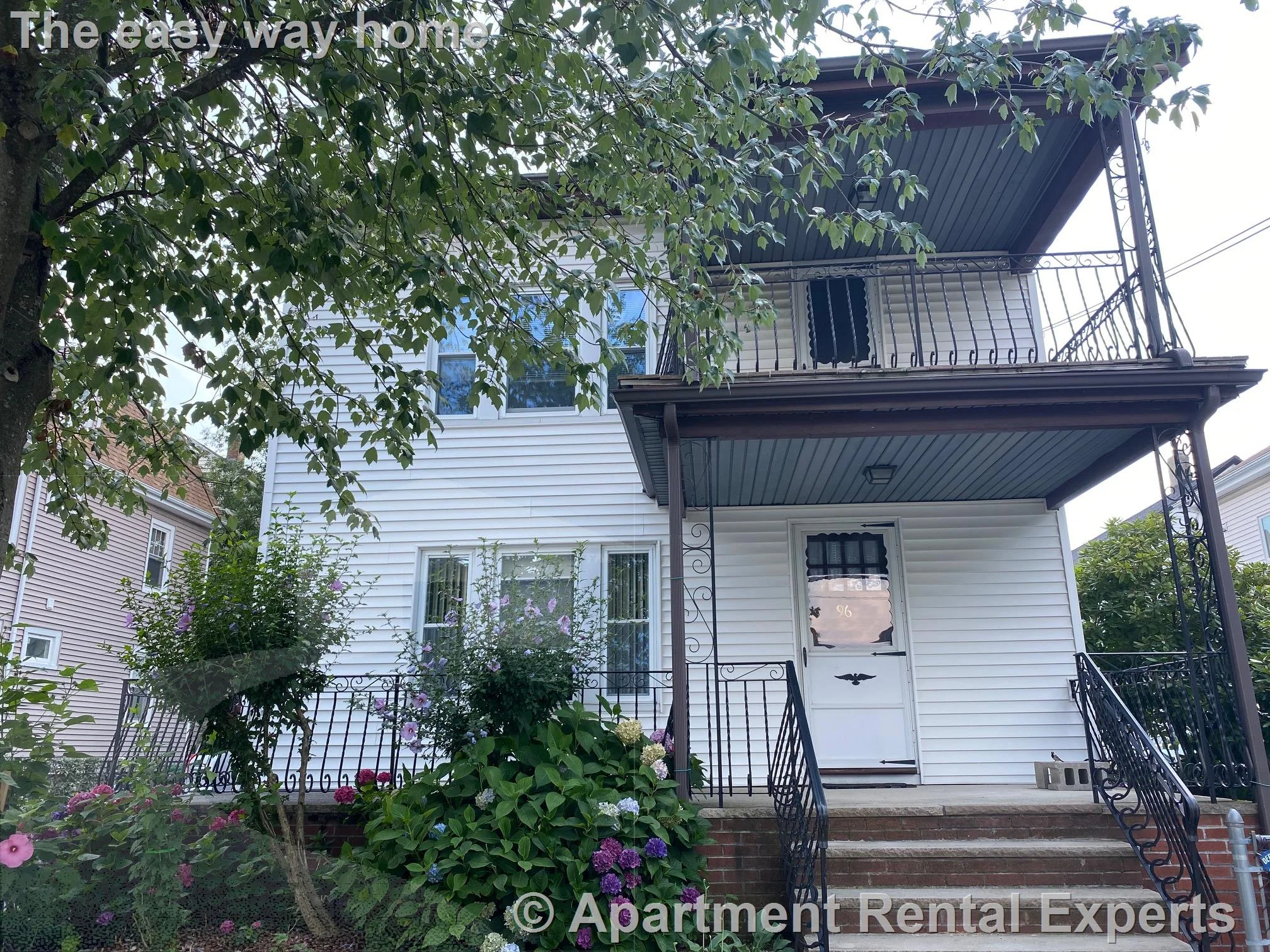 96 Capen St, Tufts