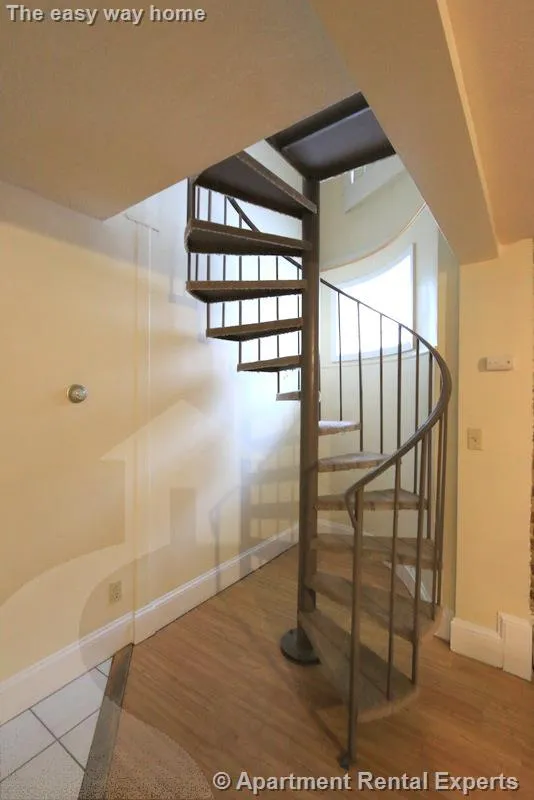 12 Mt Auburn St, Harvard Square