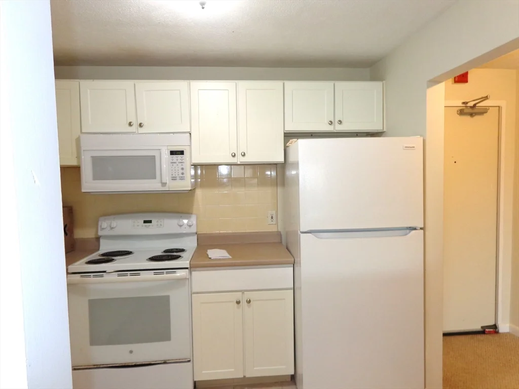 32 Whites Ave, East Watertown