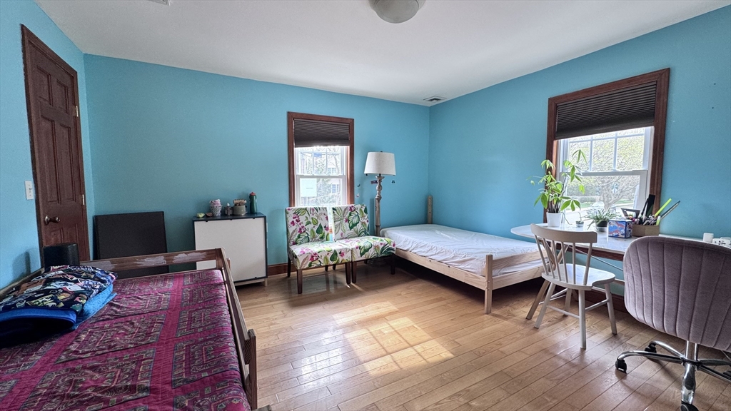 298 Langley Rd, Newton