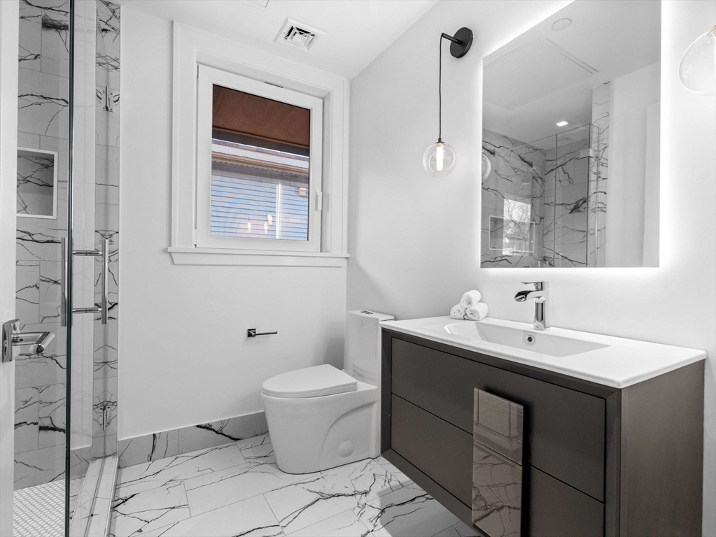 12 Deer St, Dorchester