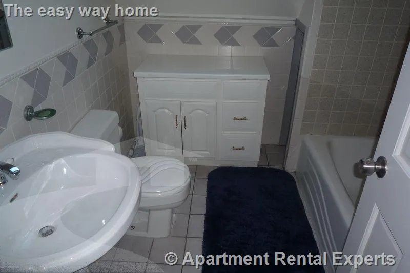 569 Main St, Magoun Square