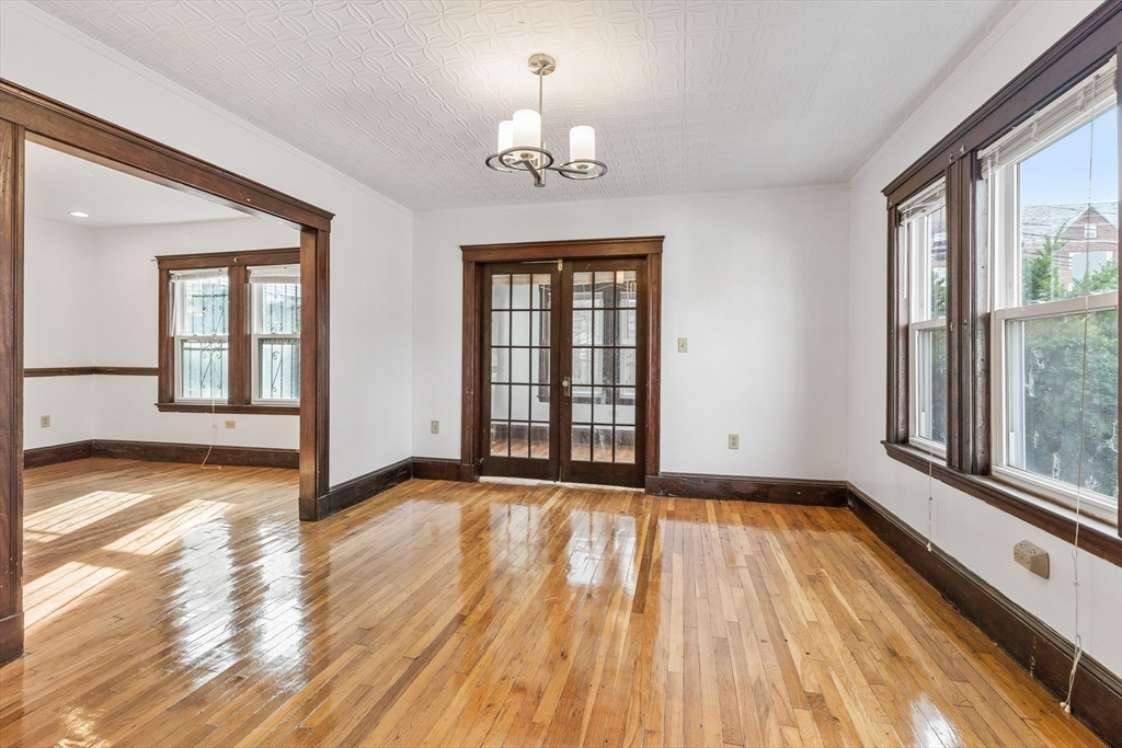 28 Sunset St, Mission Hill