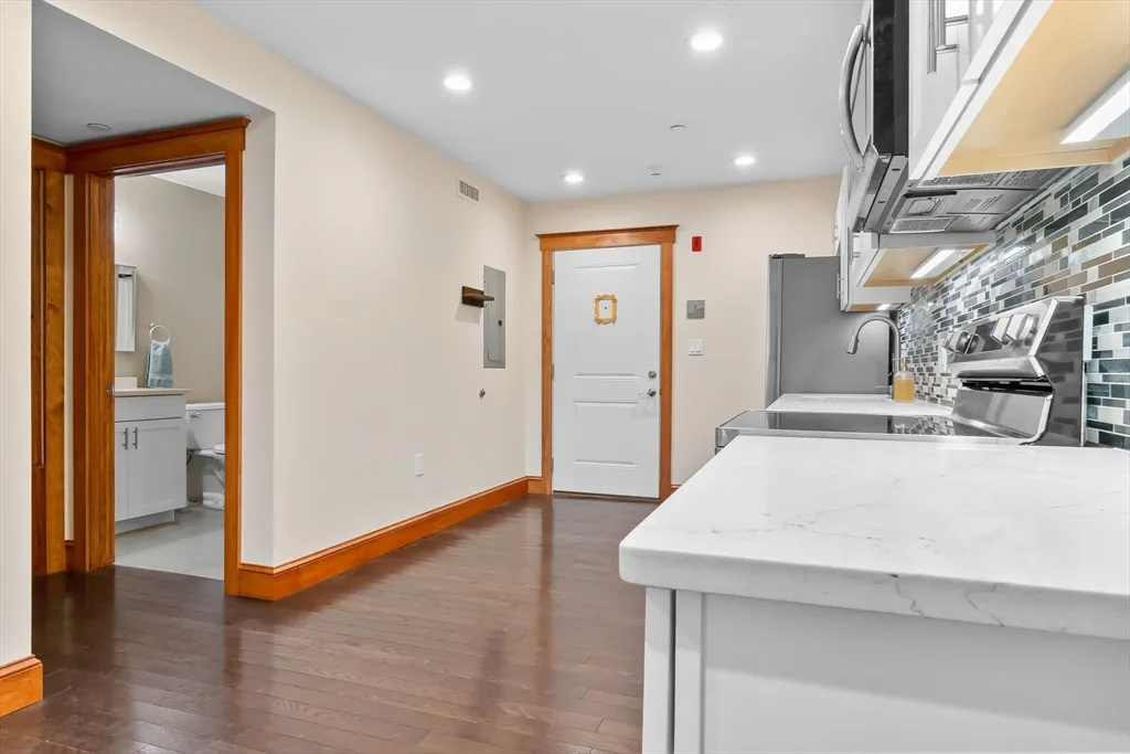 44 Maple St, Danvers Center