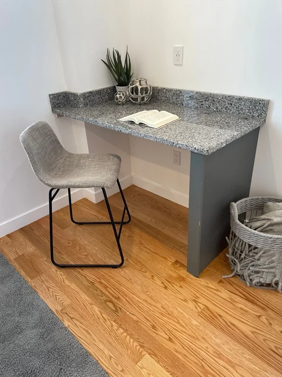 64 Market, Lynn