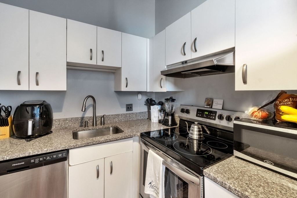 320 W 2nd, South Boston