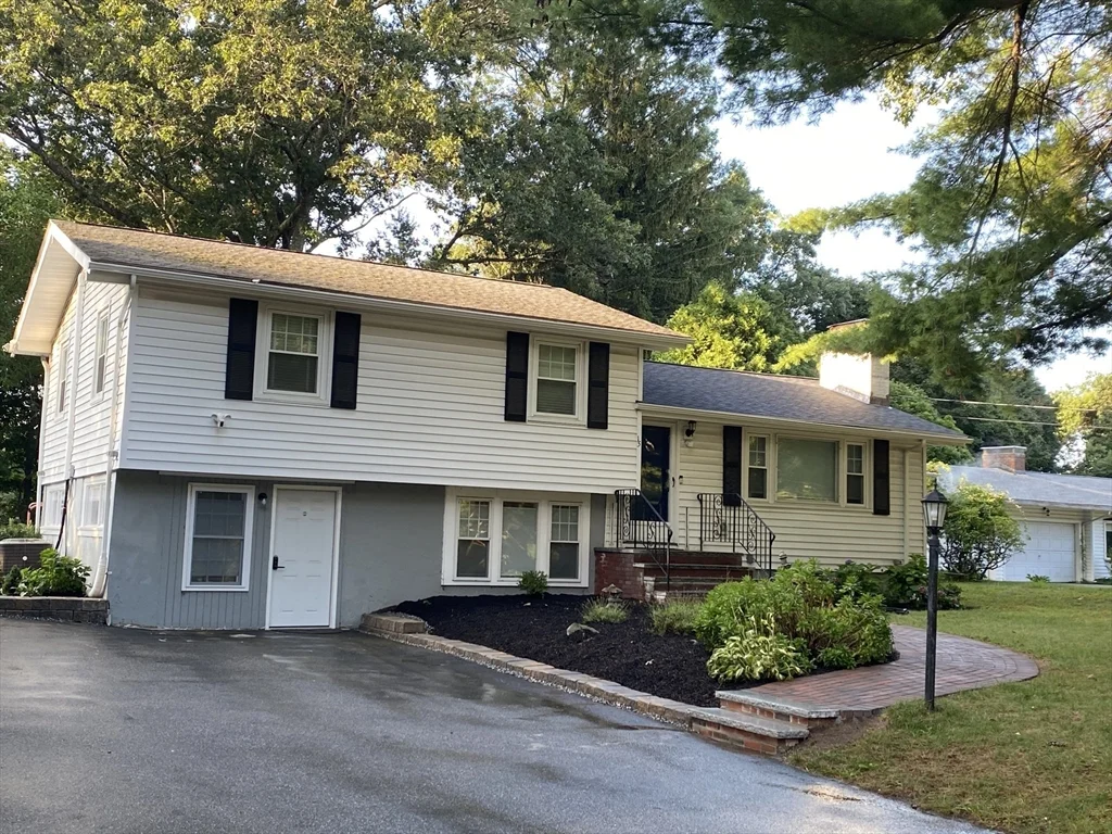 15 Winchester Dr, Lexington