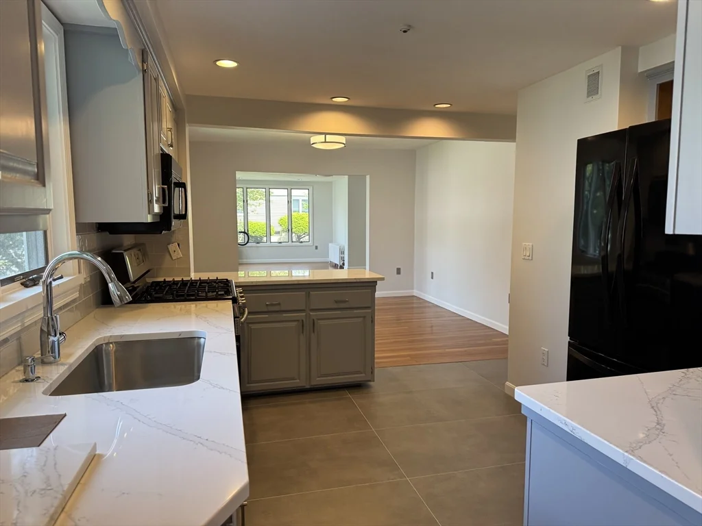 23-25 Bates Rd, Swampscott