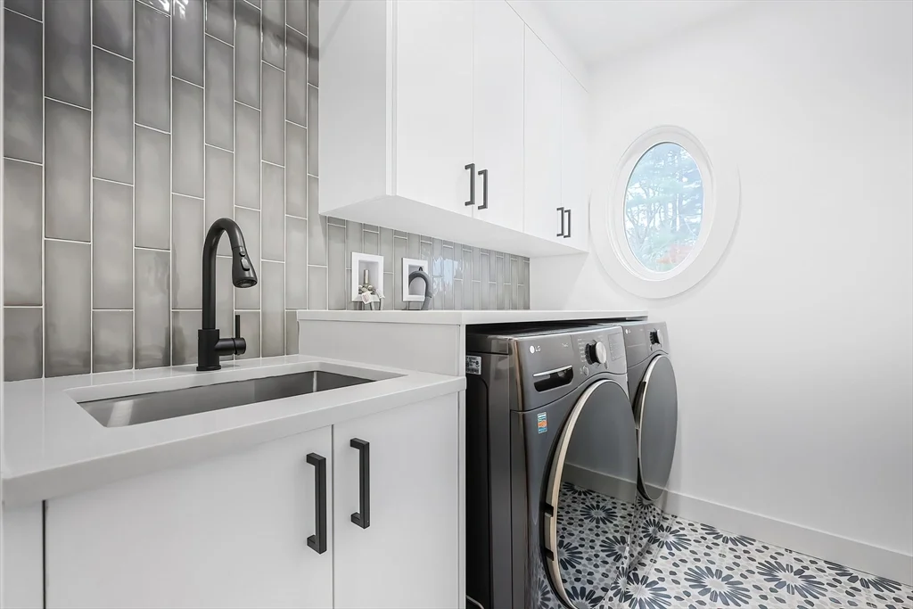 54 Spywood Rd, Sherborn