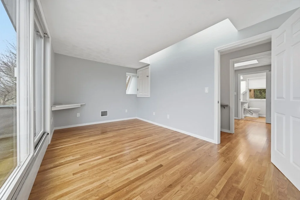 184 Park St, North Reading