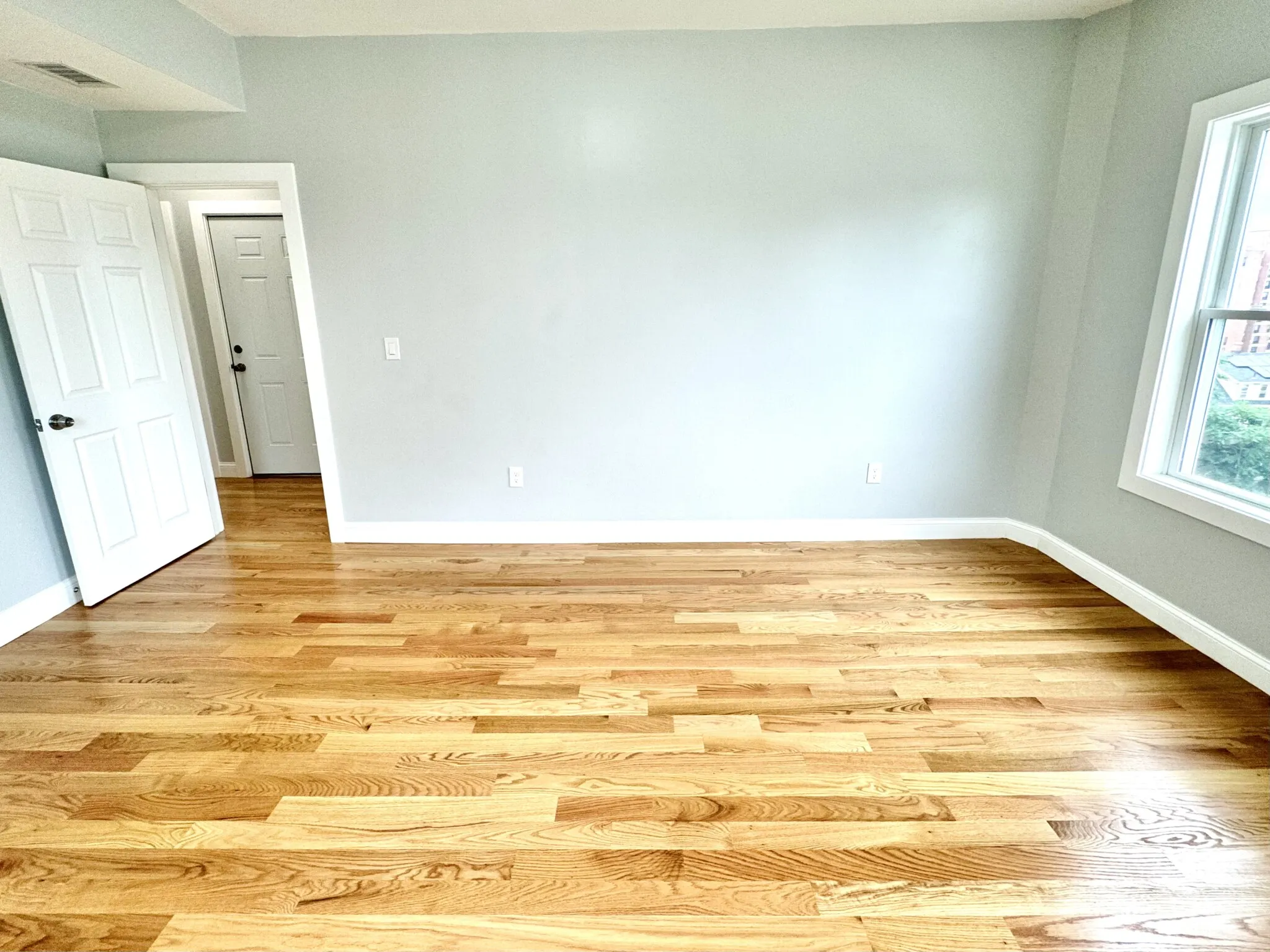 190 Hillside St, Mission Hill