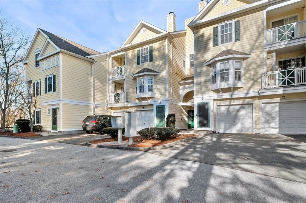 709 Gazebo Cir, Reading