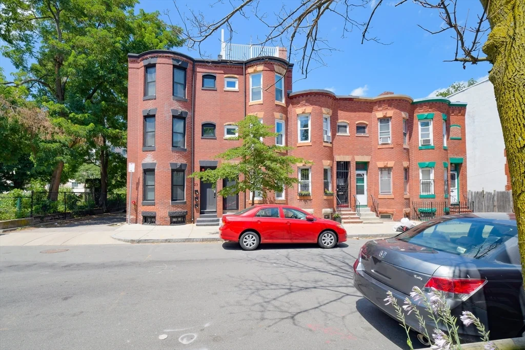 23 Warwick, Roxbury