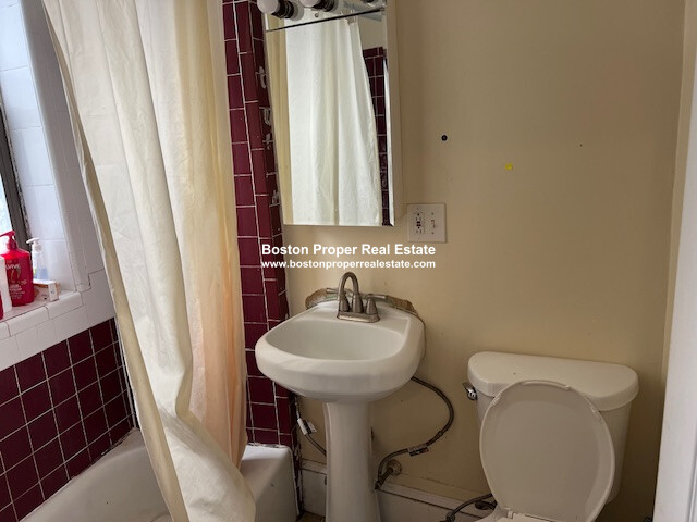 895 Huntington Ave, Mission Hill