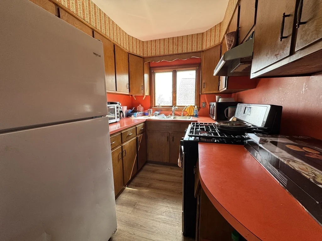 631 Walnut St, Fall River