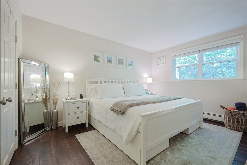 54 Jacqueline Rd, Waltham