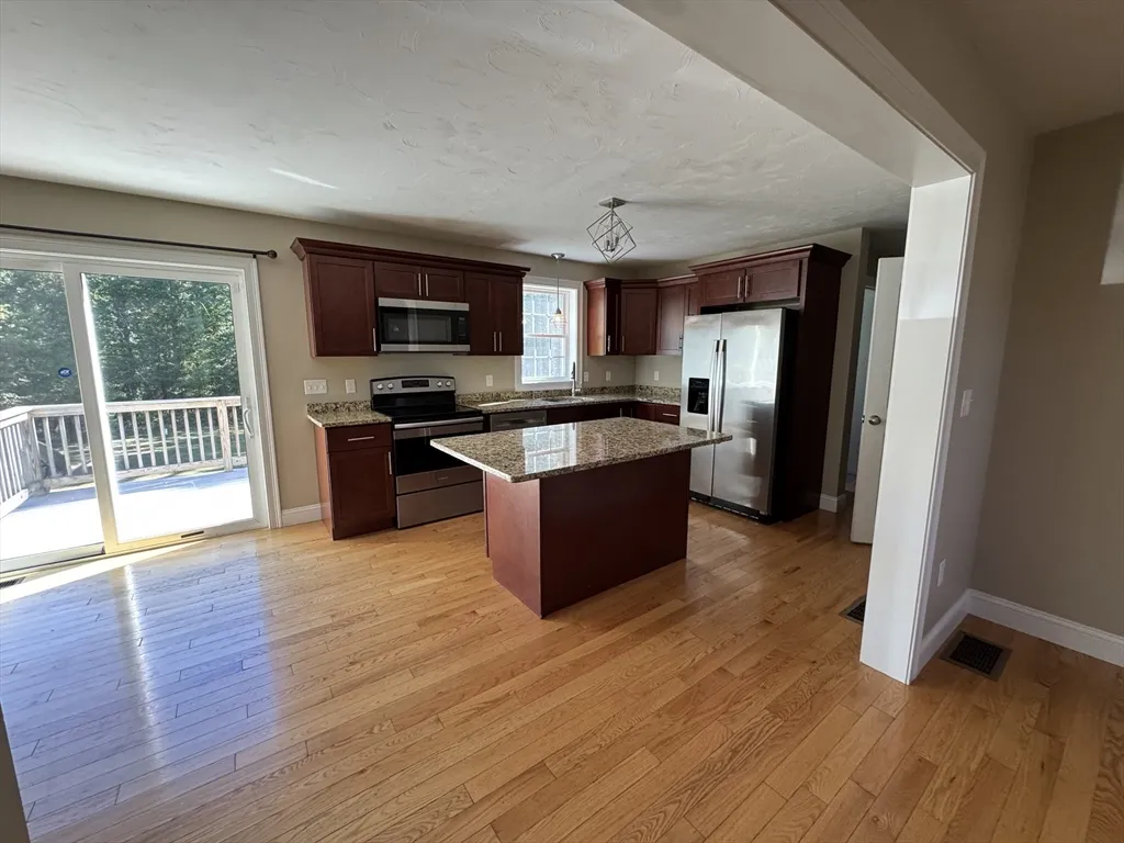 55 Wenham Rd, Carver