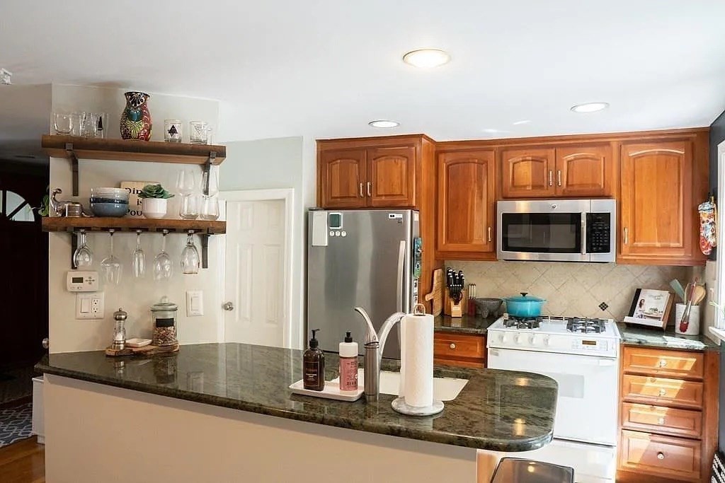 12 Lexington Ave, Charlestown