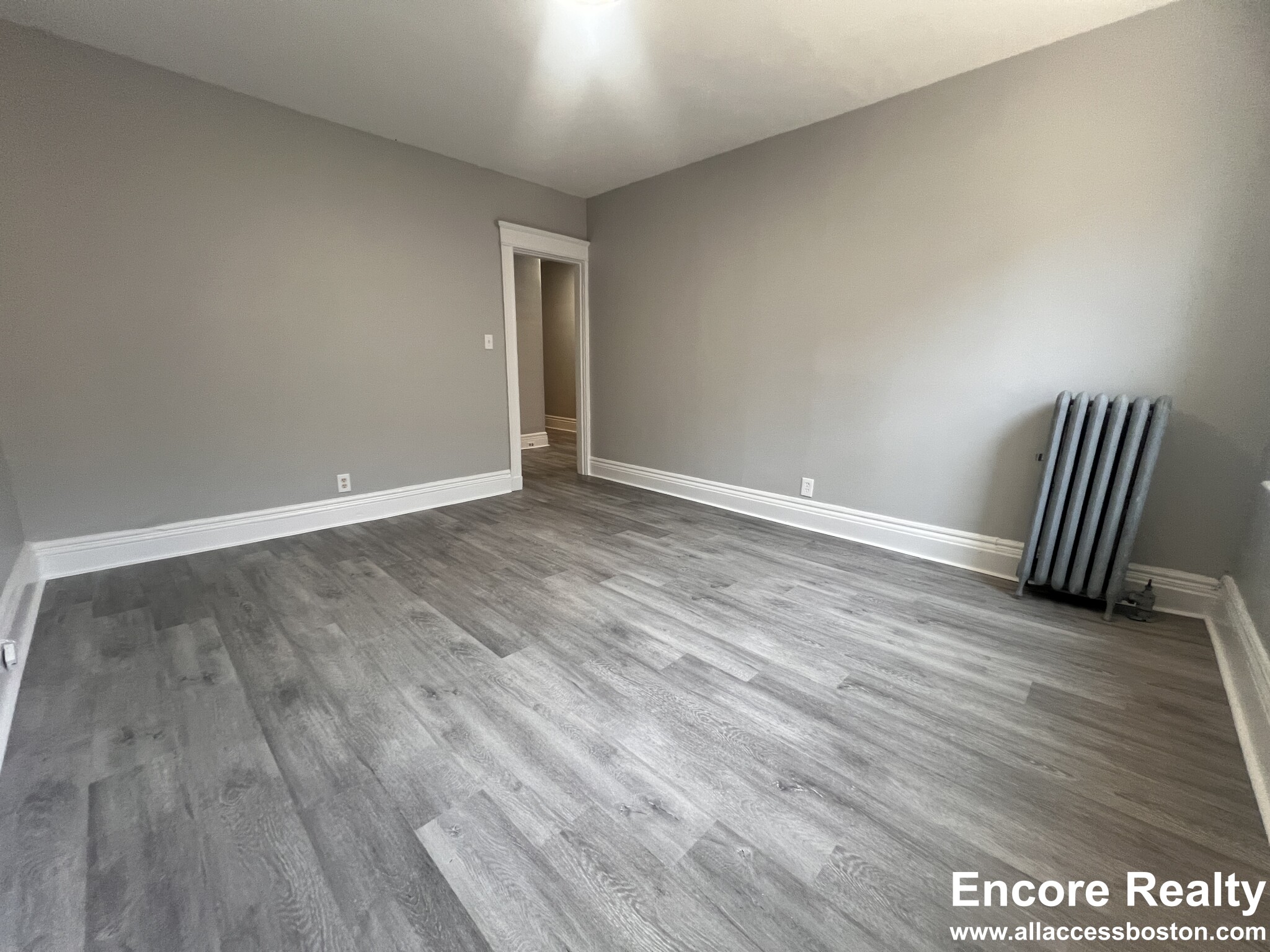 376 Riverway, Mission Hill