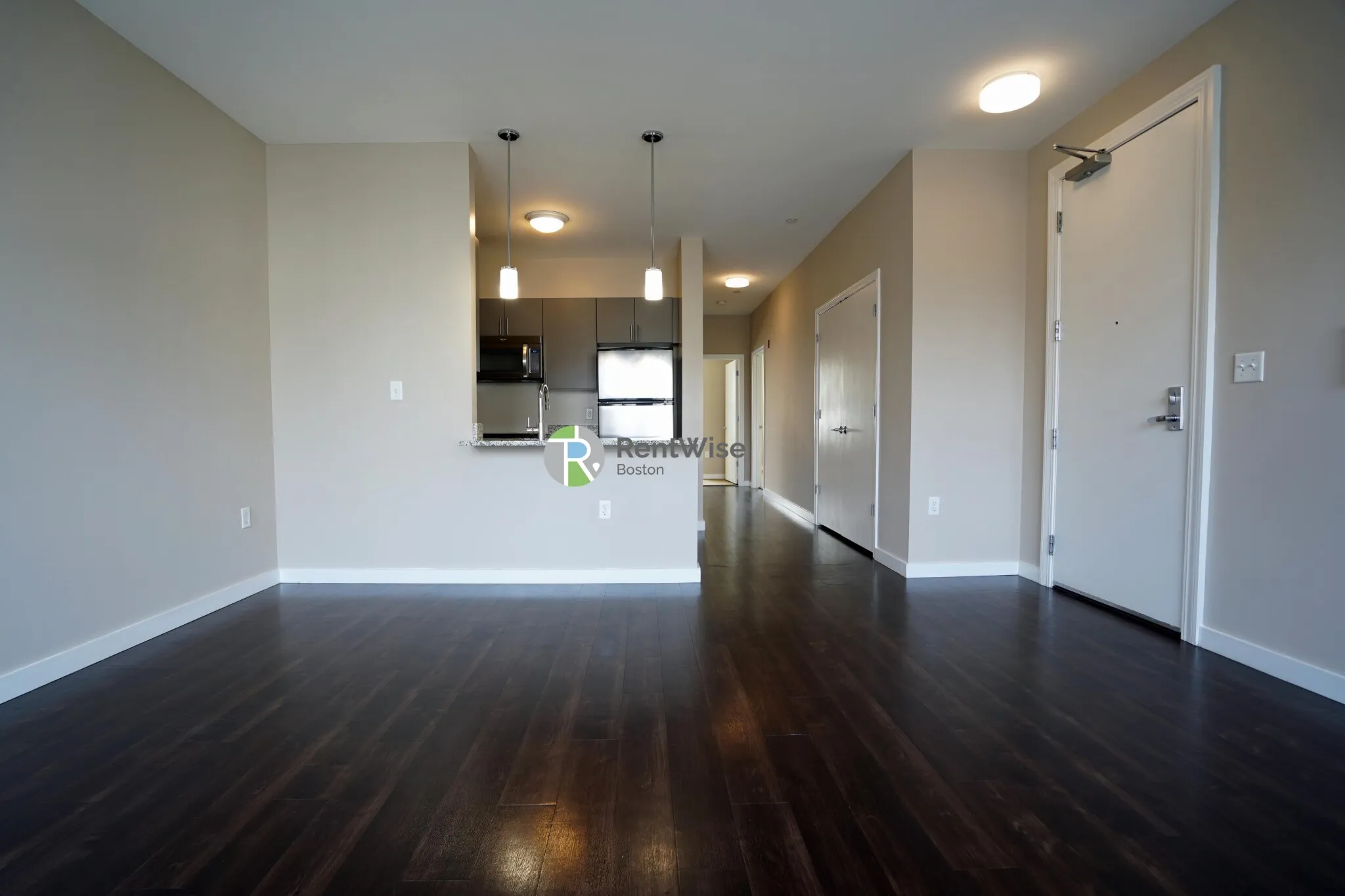 625 Mcgrath Highway, East Somerville