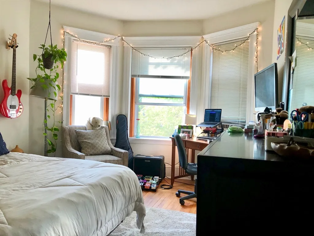 1872 Commonwealth Ave, Brighton