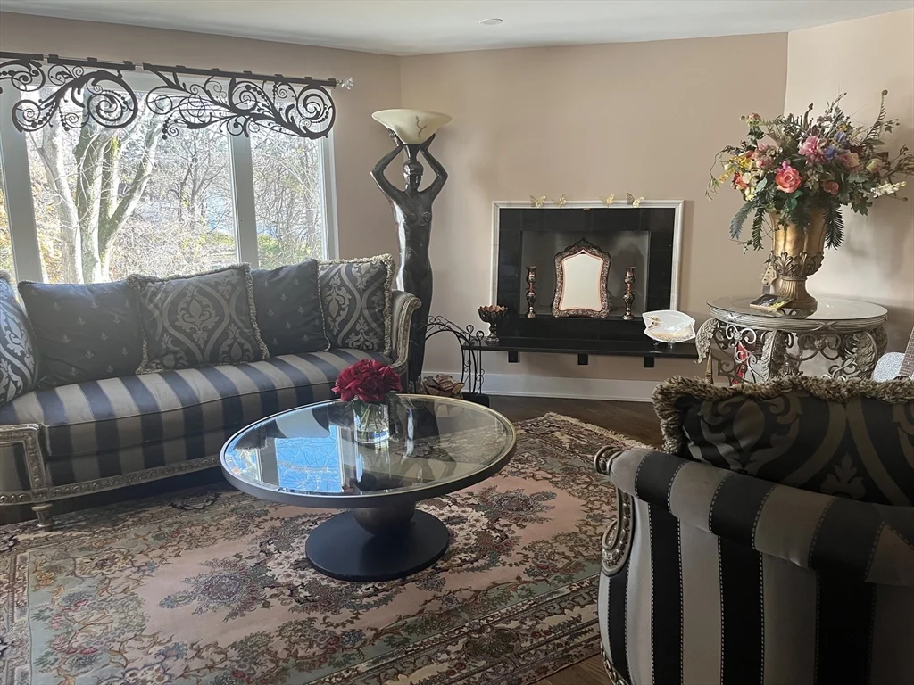 52 Troy Ln, Waban