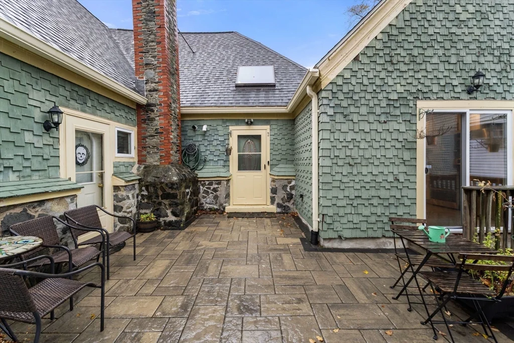 890 Winthrop Ave, Beachmont