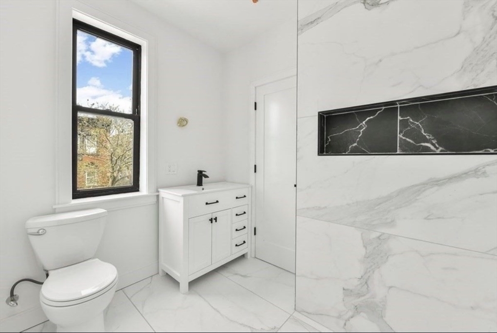 141 Chelsea St, East Boston