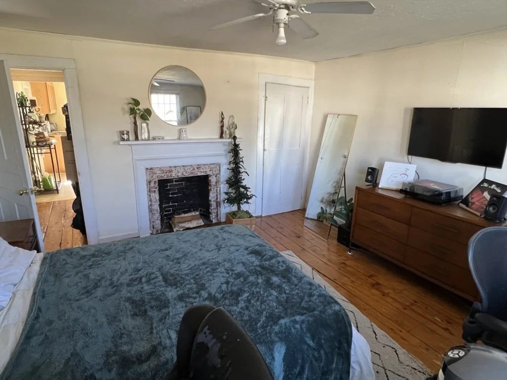 797 Main St, Amherst