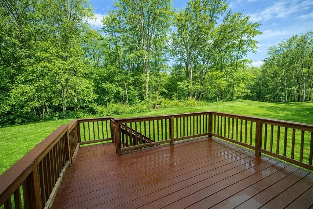 198 Stonehaven Dr, Weymouth