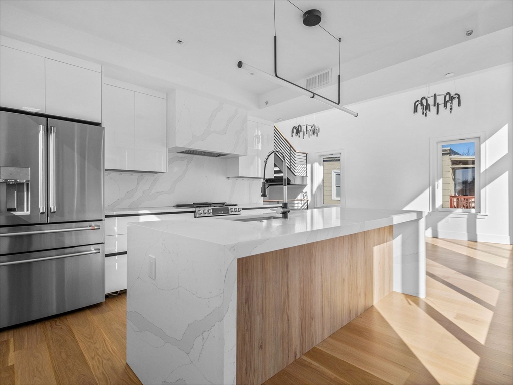 12 Deer St, Dorchester