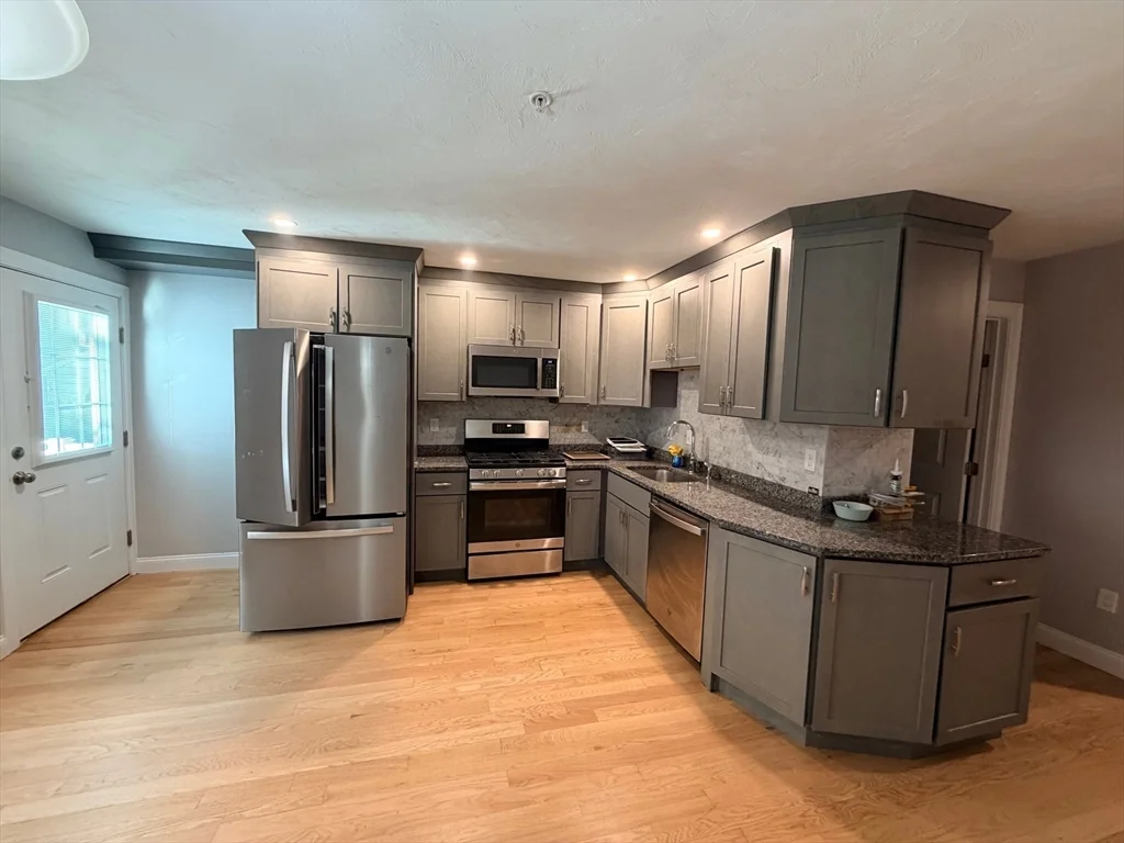 46 Church St, Hudson