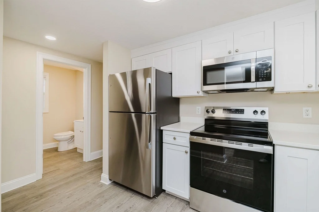 687 Washington St, Easton