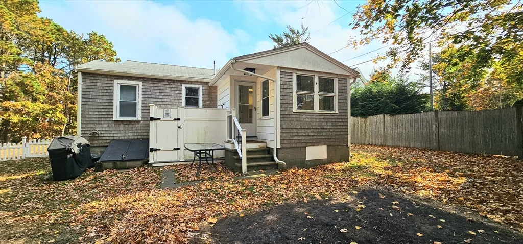 93 Ploughed Neck Rd, East Sandwich