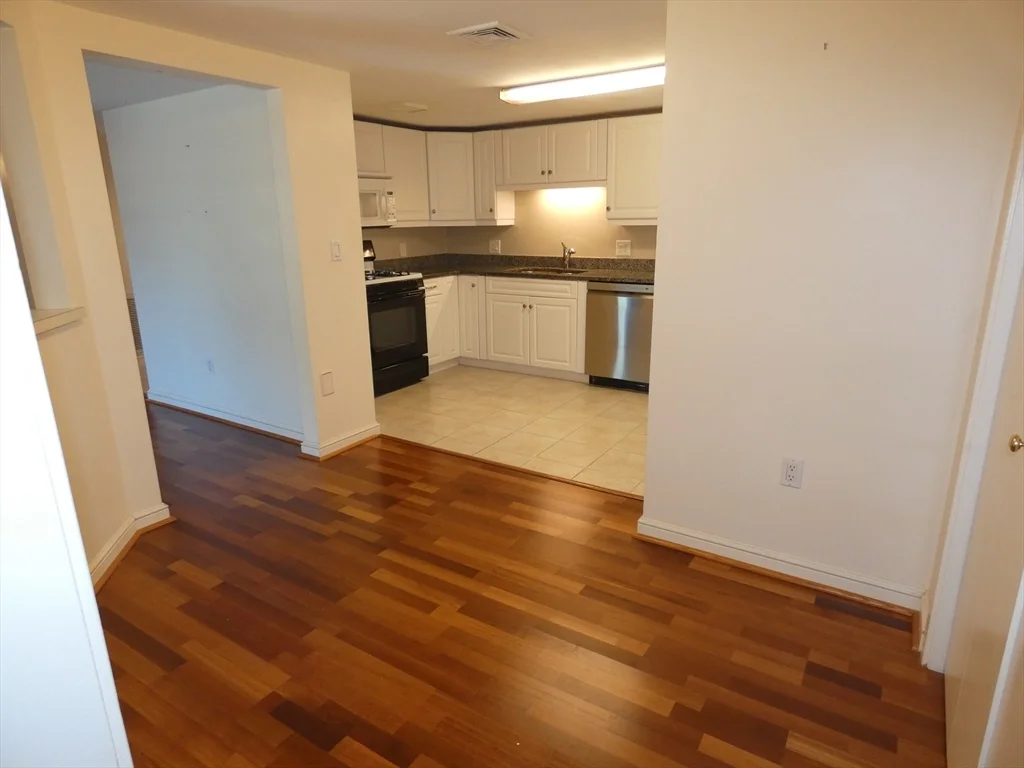 380 Place Ln, Woburn