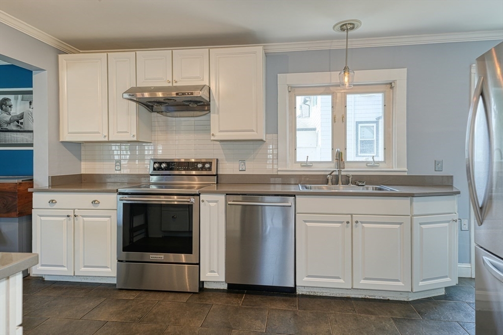 85 Roosevelt Rd, Medford