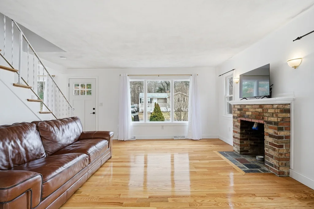 724 Linwood St, Abington