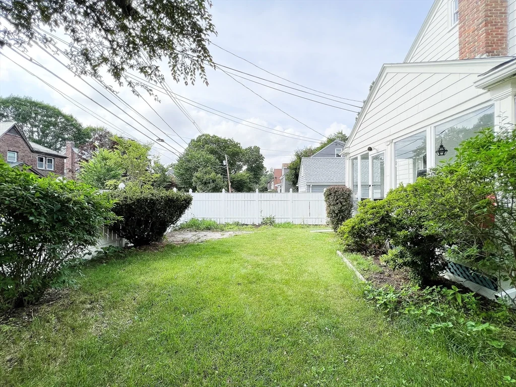 31 Grassmere Rd, Chestnut Hill